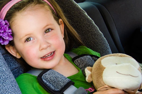 Samochodowa podróż z dzieckiem na majówkę, czyli jak się przygotować, żeby nie zwariować